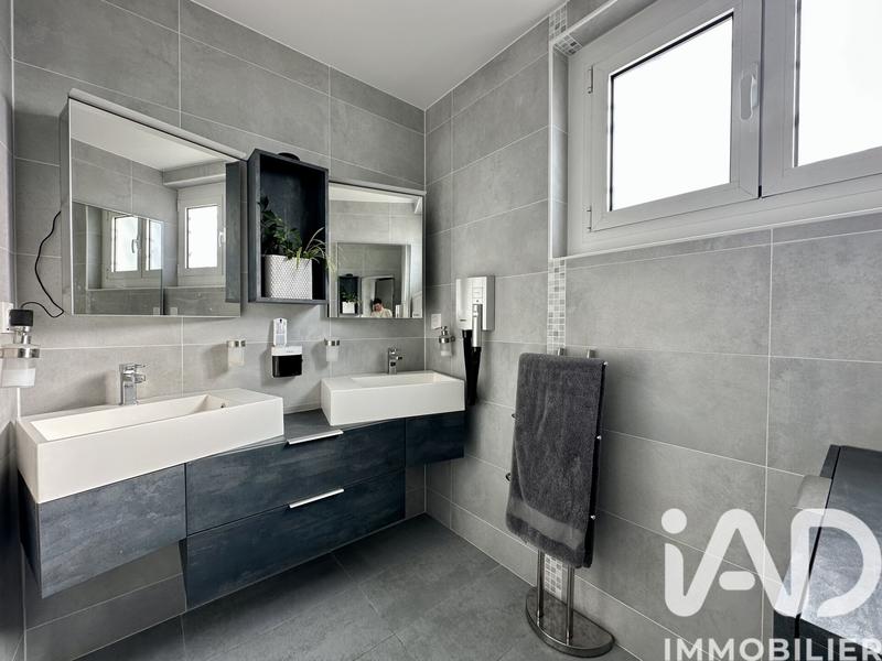 Maison - 272 m² - 9 pièces