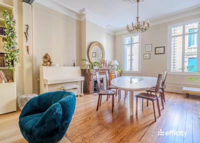 Maison bourgeoise - 250 m² - 8 pièces