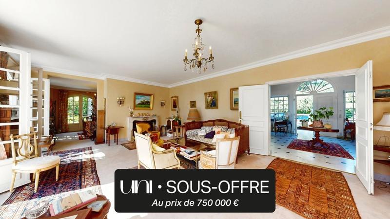 Maison - 318 m² - 8 pièces
