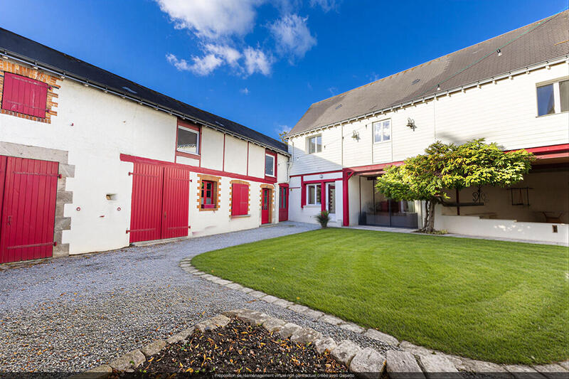 Maison - 360 m² - 10 pièces