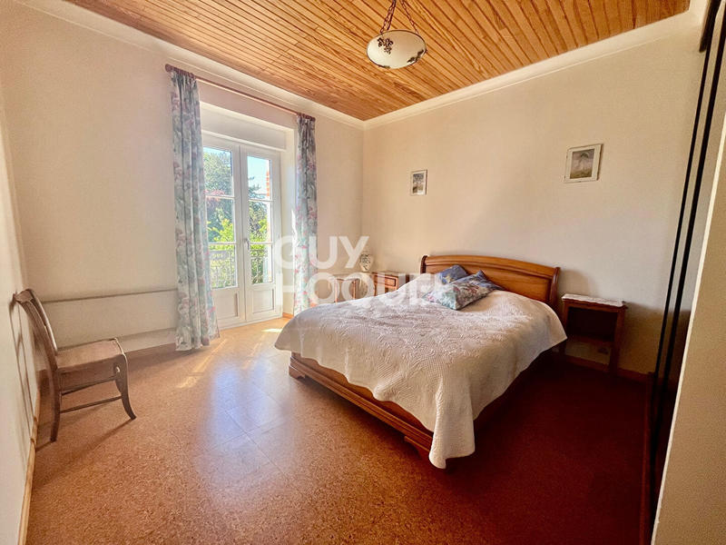 Maison - 214 m² - 5 pièces