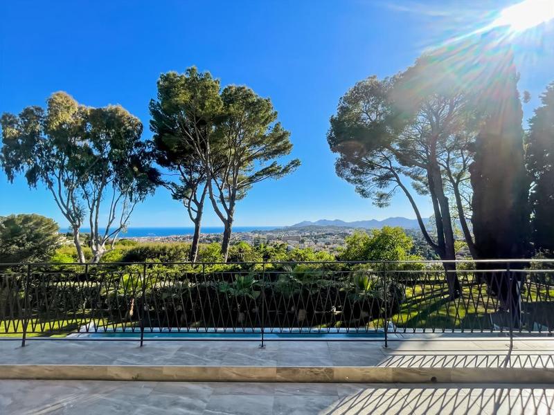 Maison - 372 m² - 7 pièces