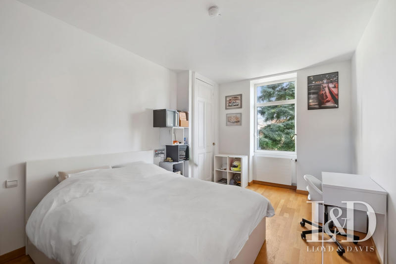 Maison - 280 m² - 9 pièces