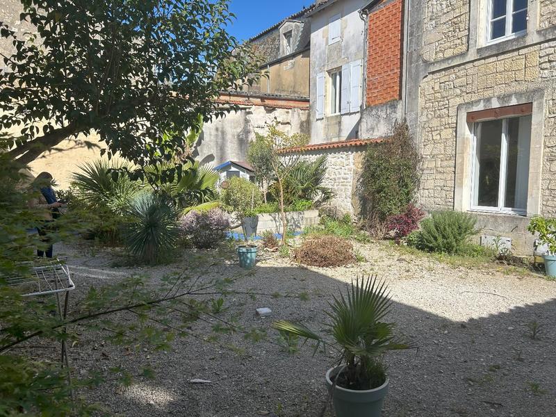 Maison - 270 m² - 10 pièces