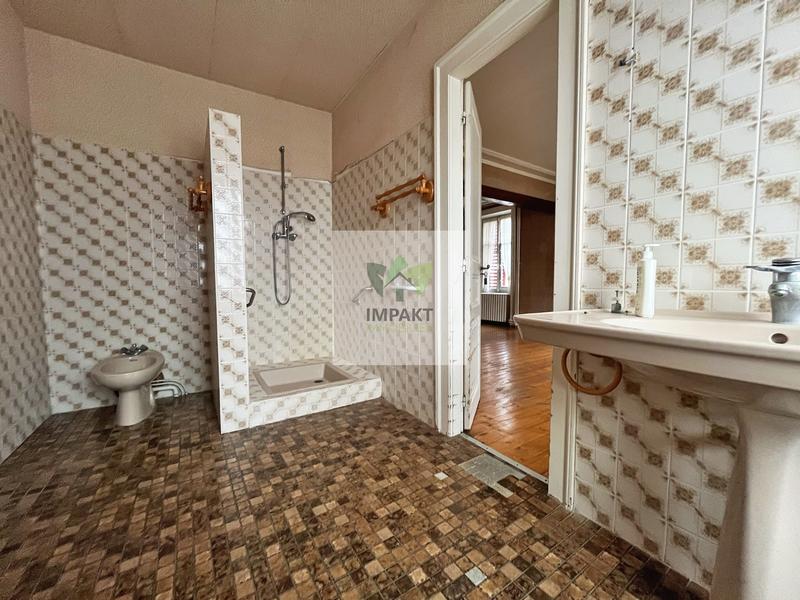 Maison - 220 m² - 12 pièces