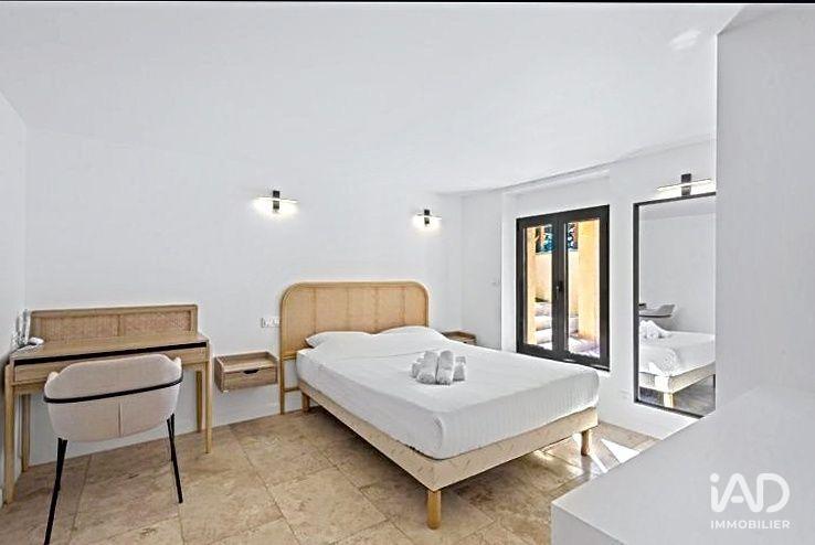 Maison - 222 m² - 5 pièces