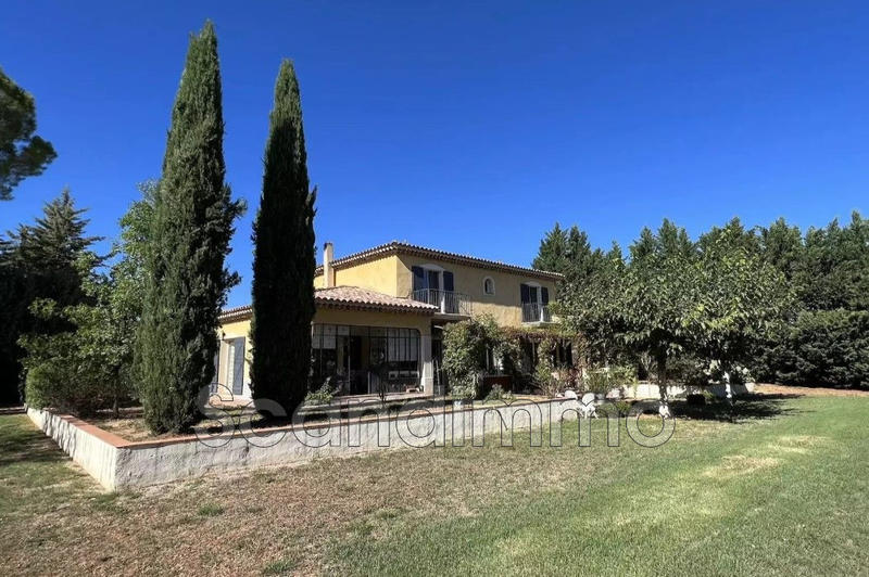Villa - 213 m² - 6 pièces