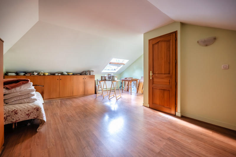 Maison - 250 m² - 8 pièces