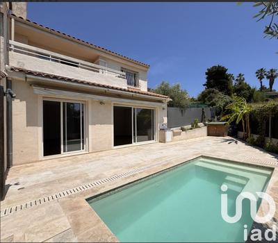 Maison - 137 m² - 4 pièces