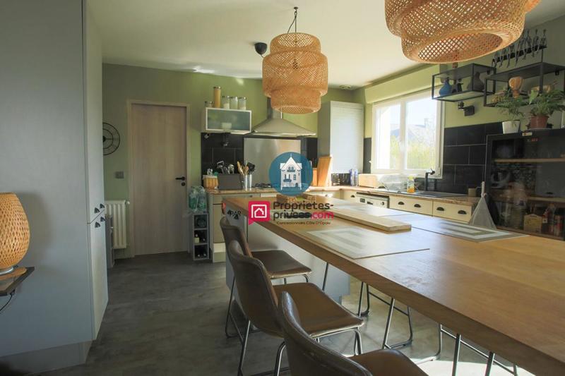 Maison - 121 m² - 7 pièces