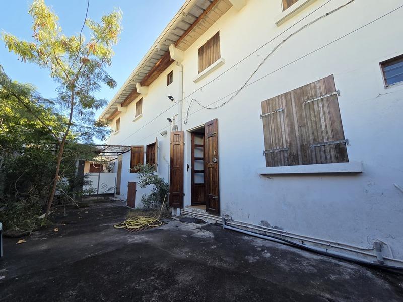 Maison - 215 m² - 10 pièces