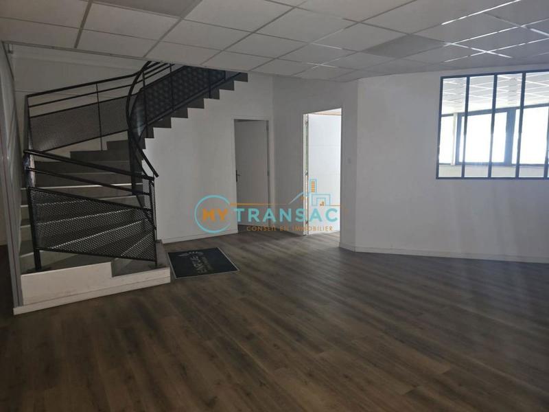 Local d'activité / Entrepôt - 391 m²