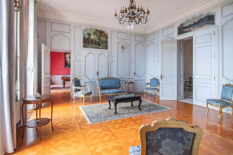 Château - 1 160 m² - 20 pièces
