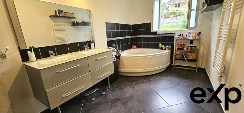 Maison - 136 m² - 6 pièces