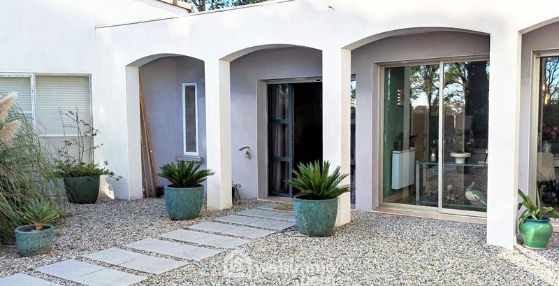 Maison - 240 m² - 7 pièces