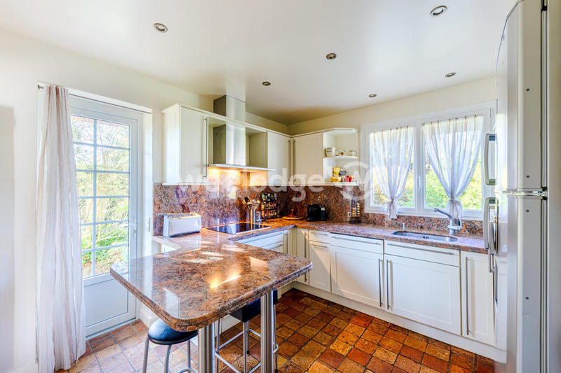 Maison - 210 m² - 9 pièces