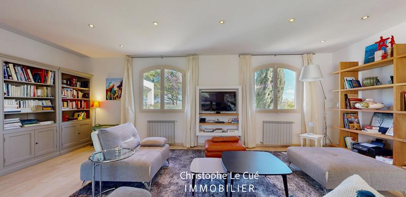 Villa - 216 m² - 6 pièces