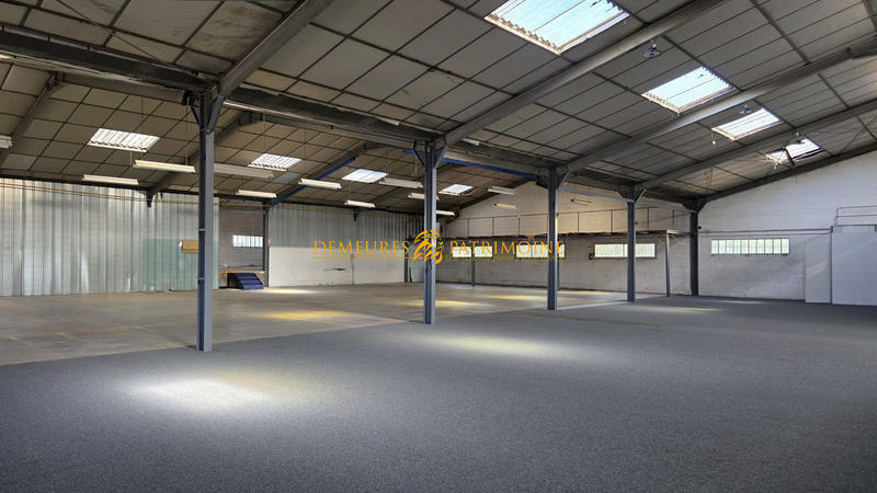 Local commercial - 1 272 m²