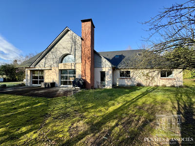 Maison - 241 m² - 8 pièces