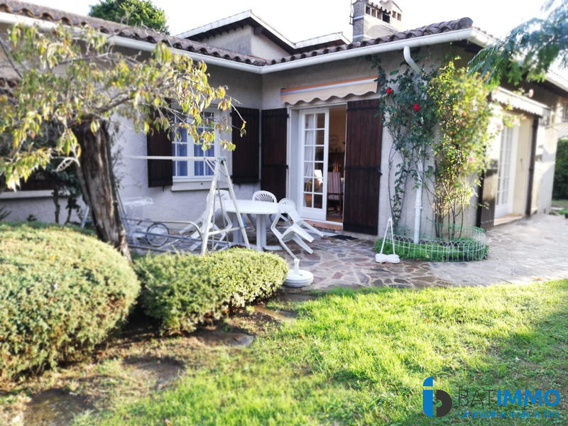 Maison traditionnelle - 195 m² - 10 pièces