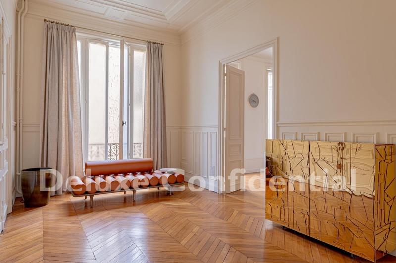 Appartement - 226 m² - 7 pièces