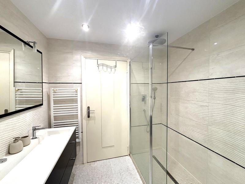 Appartement - 9 719 m² - 4 pièces