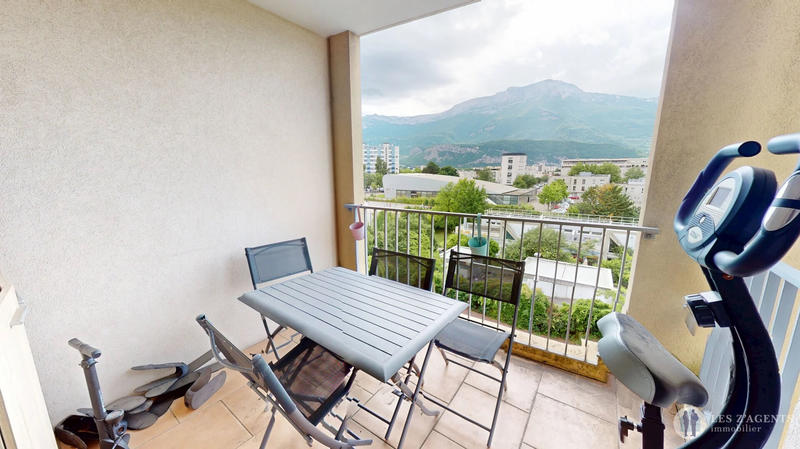 Appartement - 96 m² - 5 pièces