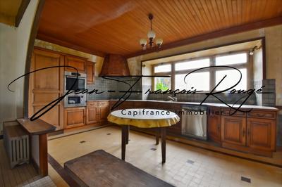 Maison - 243 m² - 10 pièces