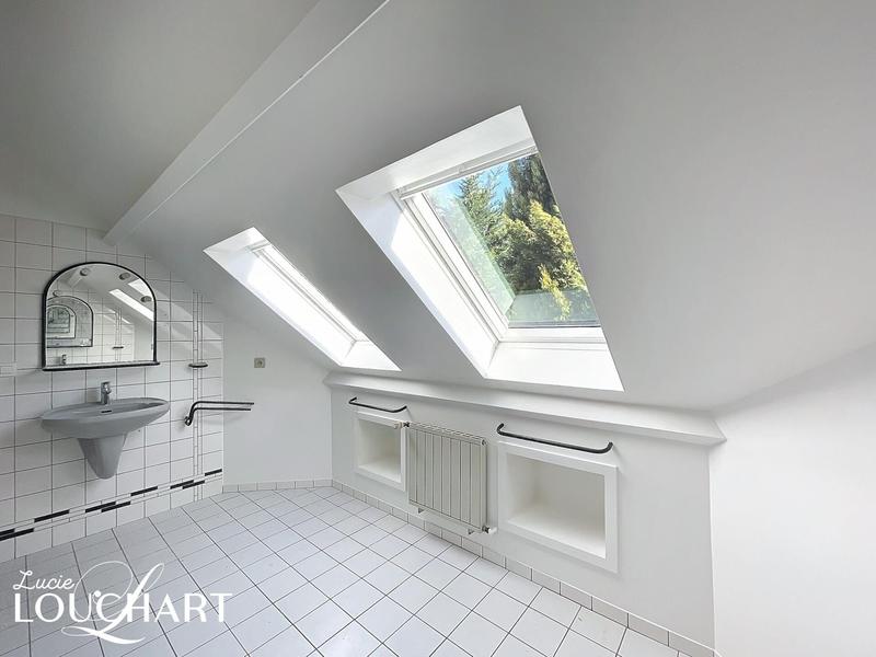 Maison - 230 m² - 8 pièces