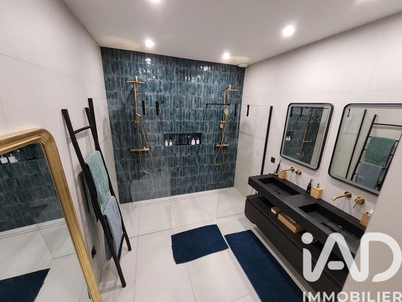 Maison - 206 m² - 8 pièces