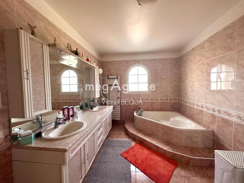 Maison - 192 m² - 7 pièces