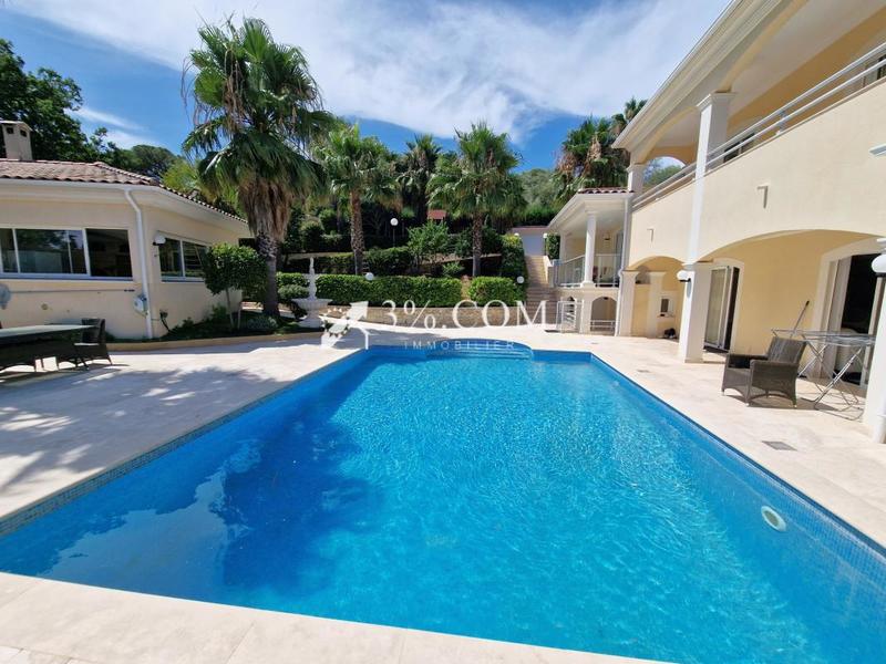 Villa - 300 m² - 15 pièces