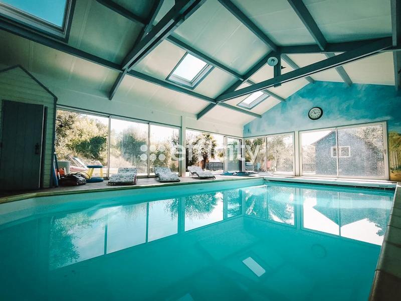 Maison - 345 m² - 10 pièces