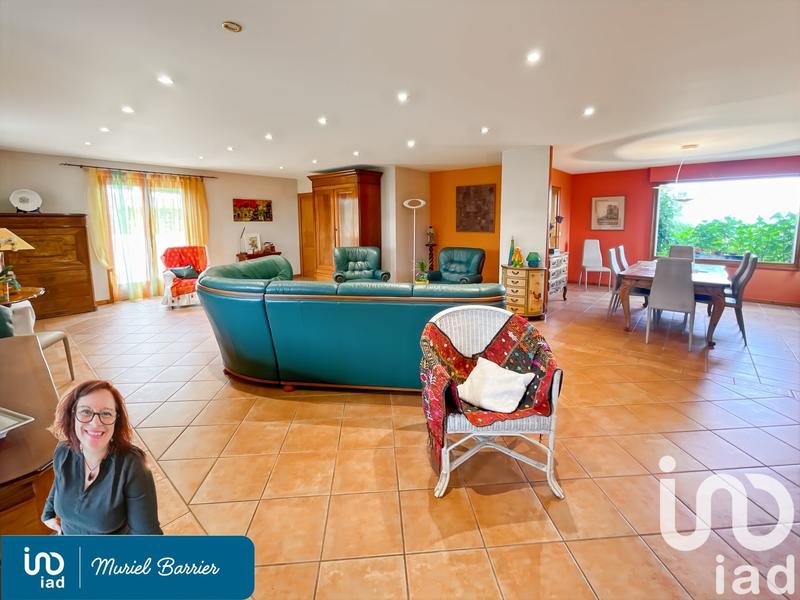 Maison - 208 m² - 8 pièces