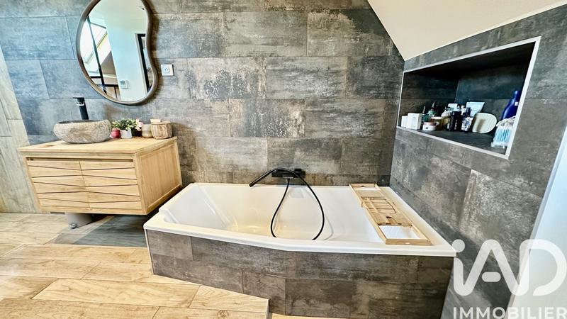 Maison - 137 m² - 7 pièces