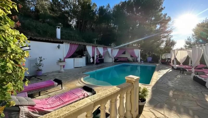 Villa - 169 m² - 6 pièces