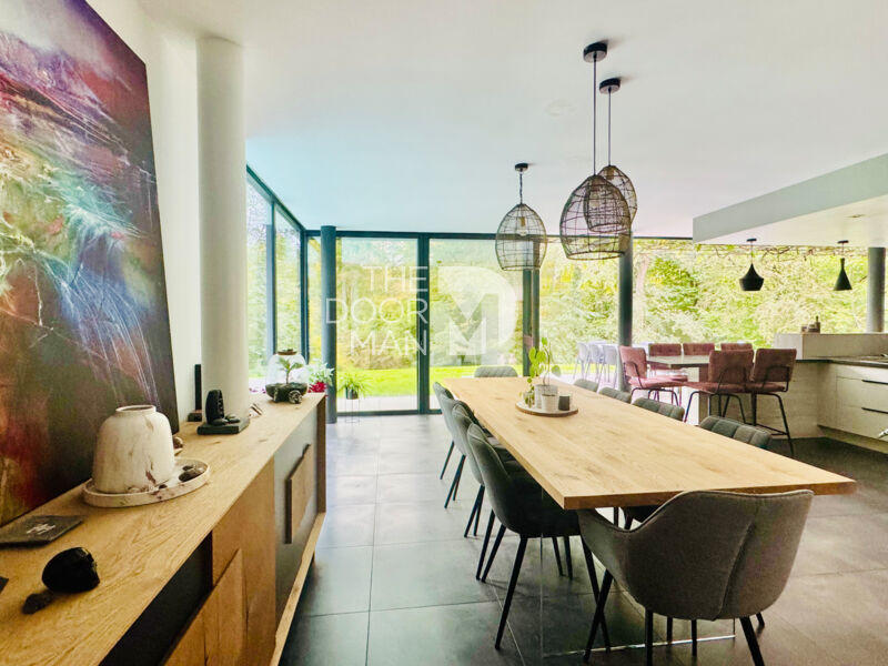 Maison - 239 m² - 7 pièces