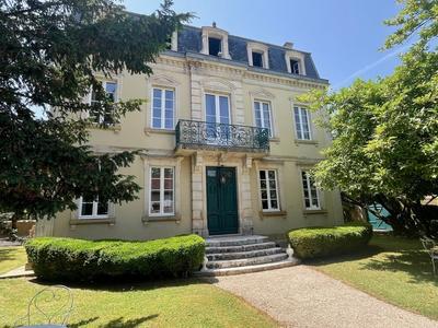 Maison de maîtres - 400 m² - 10 pièces