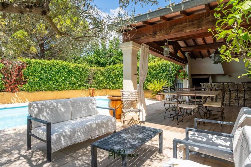 Maison - 210 m² - 6 pièces