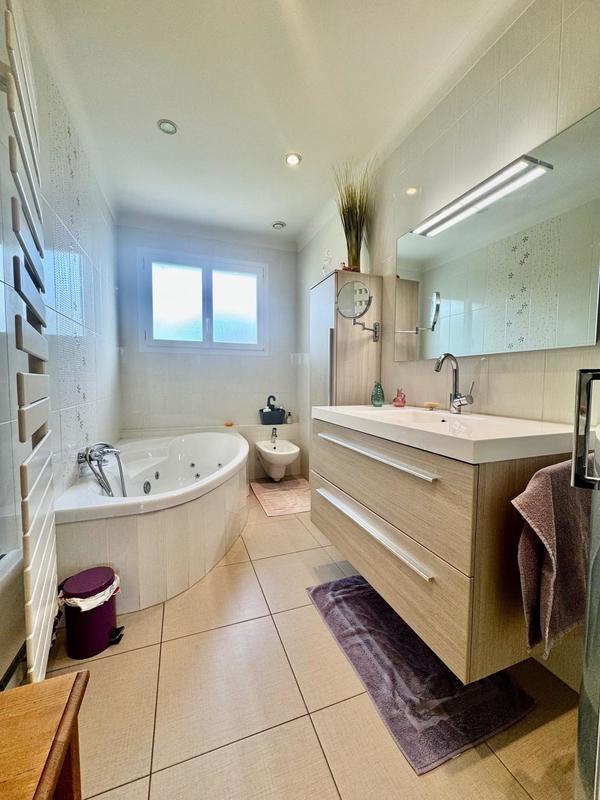 Maison - 165 m² - 6 pièces