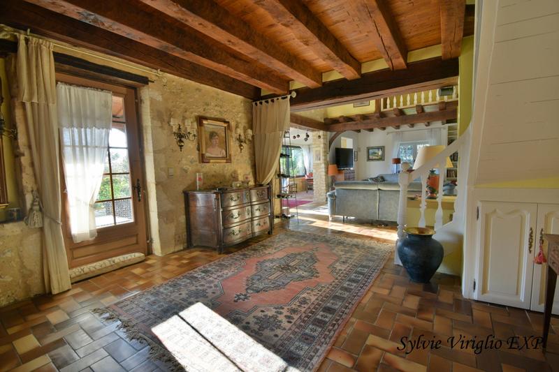 Maison - 207 m² - 6 pièces