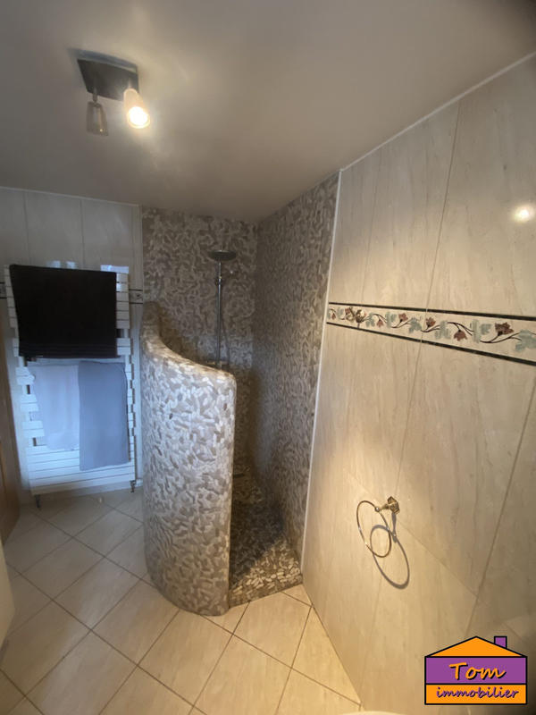 Maison traditionnelle - 260 m² - 7 pièces