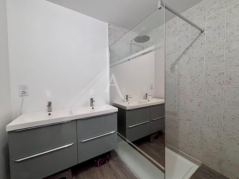 Maison - 252 m² - 7 pièces