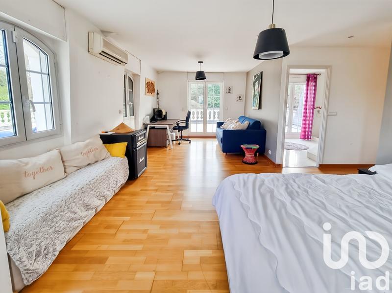 Maison - 230 m² - 9 pièces