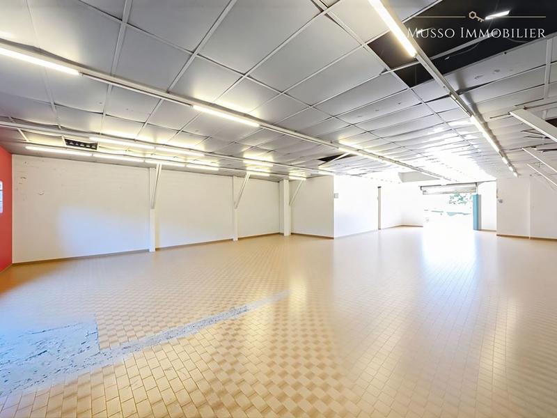 Local commercial - 400 m² - 6 pièces