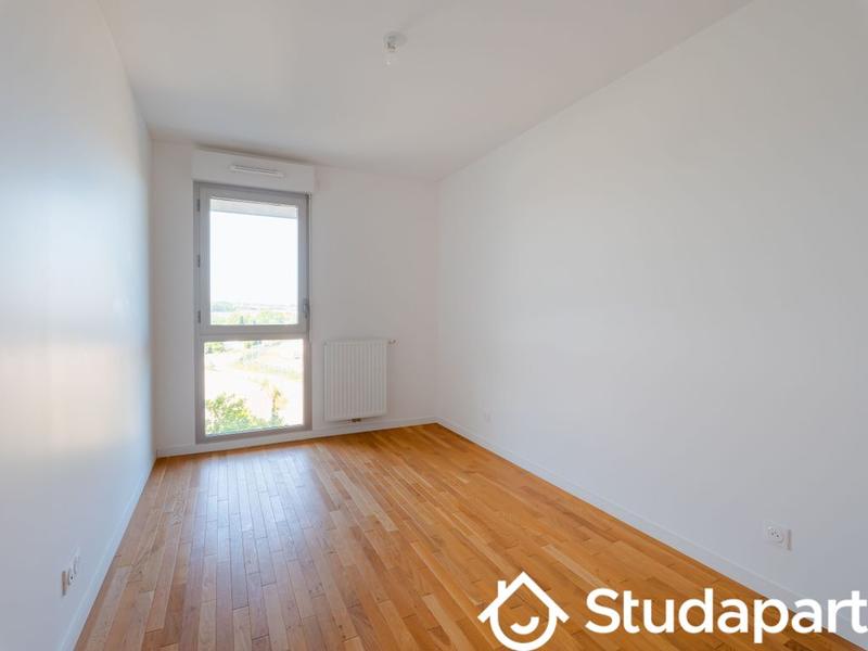 Chambre - 80 m² - 1 pièce