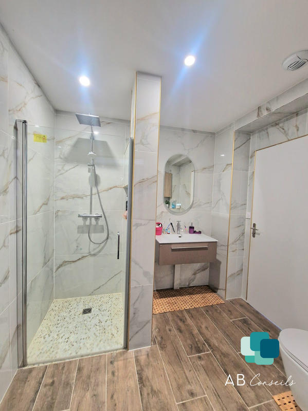 Maison contemporaine - 371 m² - 6 pièces