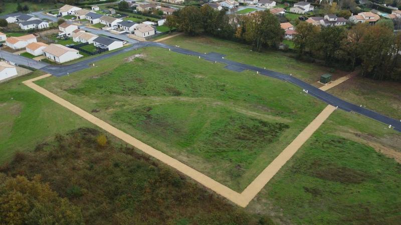 Terrain de lotissements - 700 m²