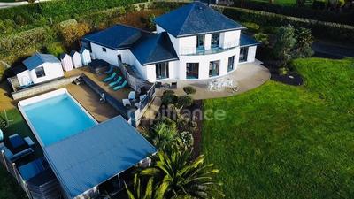 Maison - 170 m² - 9 pièces