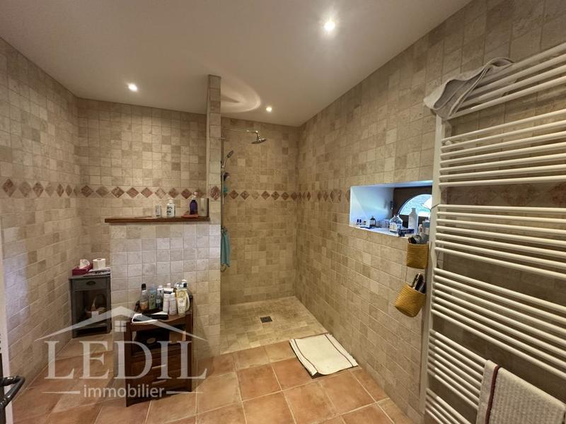 Propriété - 220 m² - 5 pièces